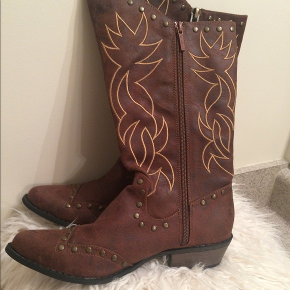 Michael Antonio Bermuda Whiskey Boots - Picture 2 of 3